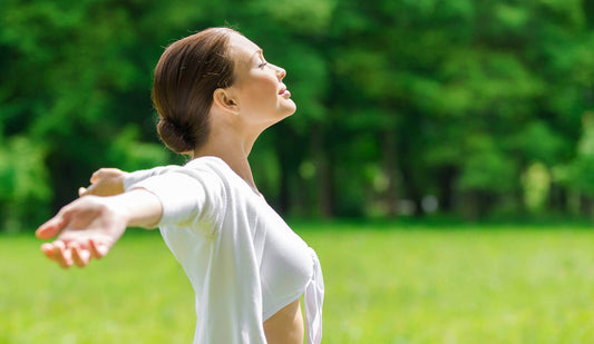 probiotic-supplements-happy-woman-green-field